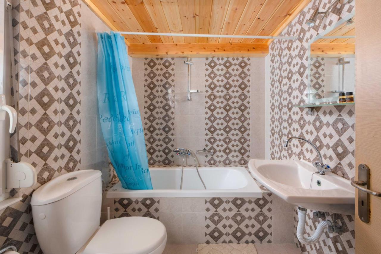 Pearl - Front House With Private Pool * Gennadi